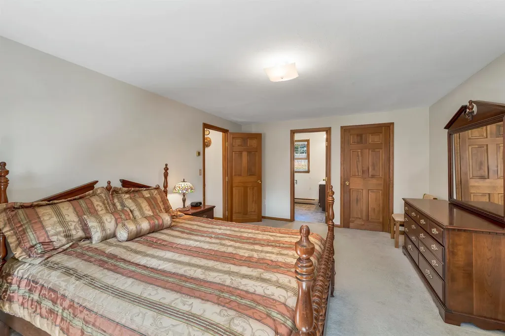9 Catalina Lane Nashua NH 03064