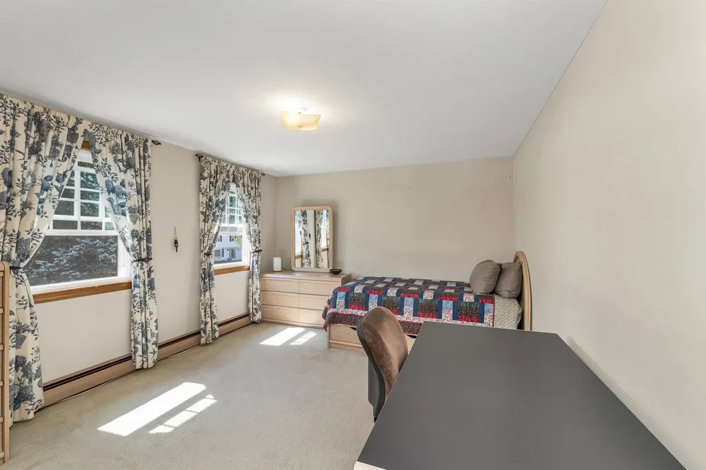 9 Catalina Lane Nashua NH 03064