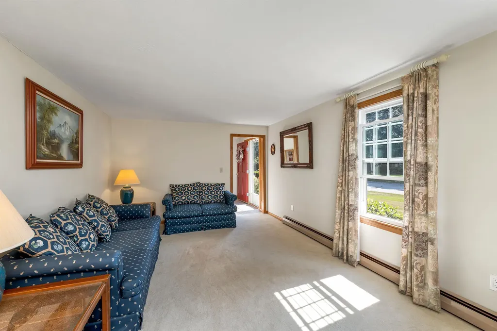 9 Catalina Lane Nashua NH 03064