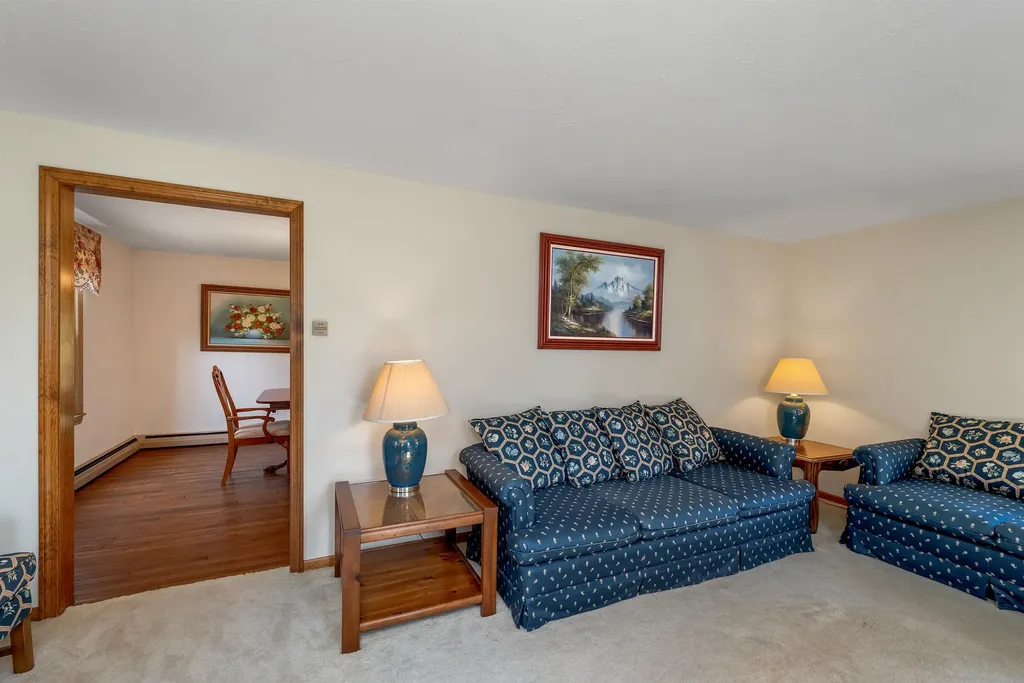 9 Catalina Lane Nashua NH 03064