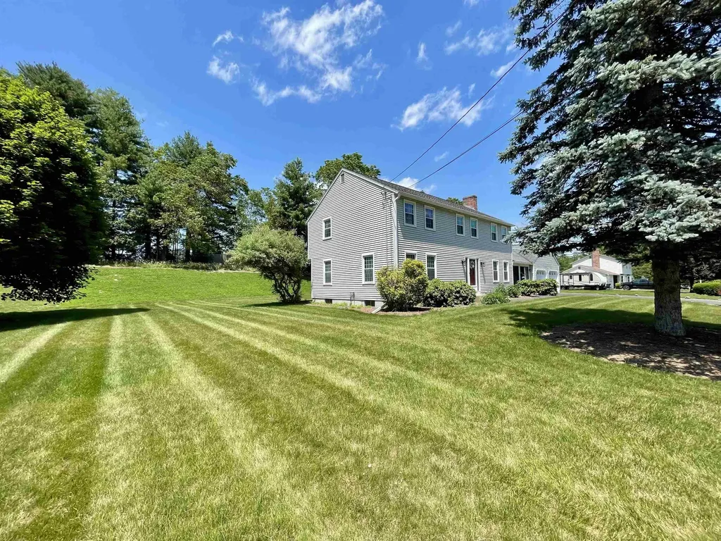 9 Catalina Lane Nashua NH 03064