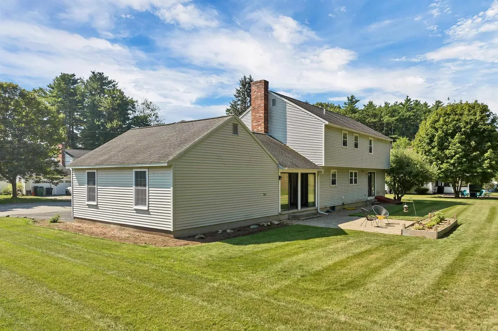 9 Catalina Lane Nashua NH 03064