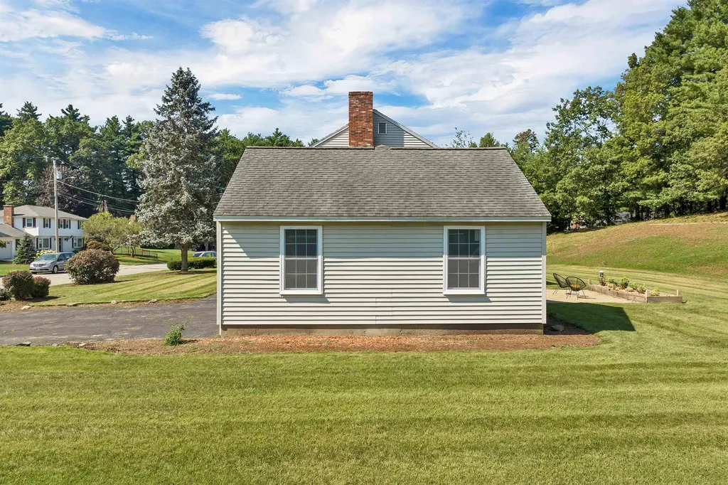 9 Catalina Lane Nashua NH 03064