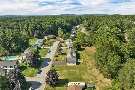 9 Catalina Lane Nashua NH 03064