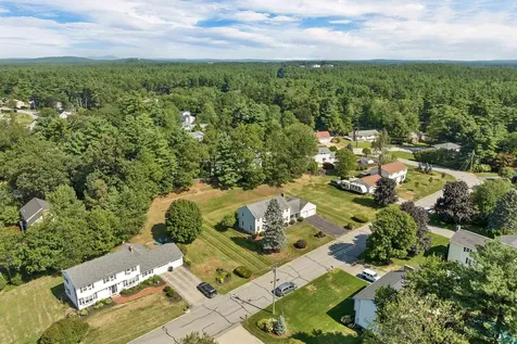 9 Catalina Lane Nashua NH 03064