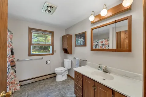 9 Catalina Lane Nashua NH 03064