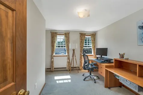 9 Catalina Lane Nashua NH 03064