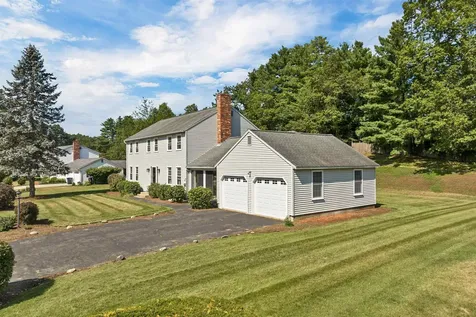 9 Catalina Lane Nashua NH 03064