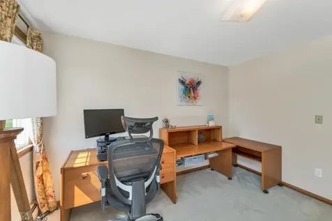 9 Catalina Lane Nashua NH 03064