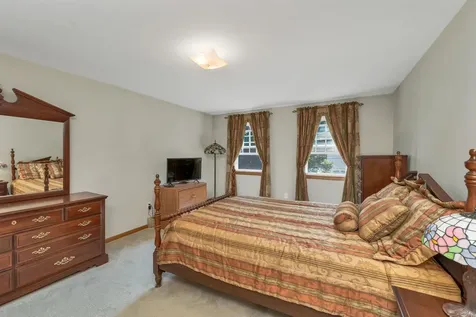 9 Catalina Lane Nashua NH 03064