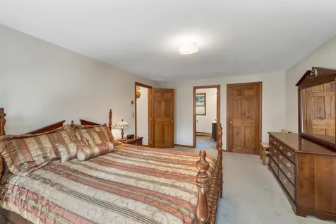 9 Catalina Lane Nashua NH 03064