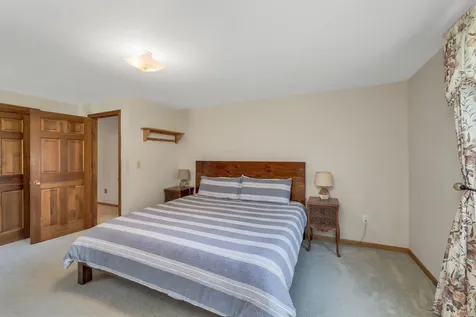 9 Catalina Lane Nashua NH 03064