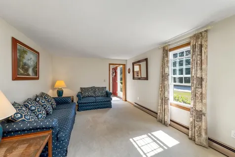 9 Catalina Lane Nashua NH 03064