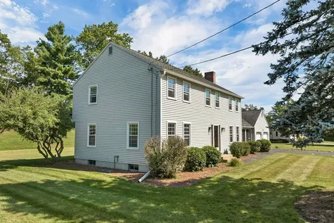 9 Catalina Lane Nashua NH 03064