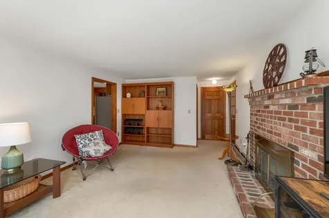 9 Catalina Lane Nashua NH 03064