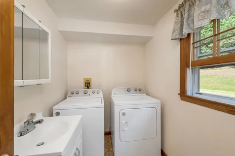 9 Catalina Lane Nashua NH 03064