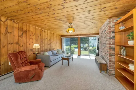 9 Catalina Lane Nashua NH 03064