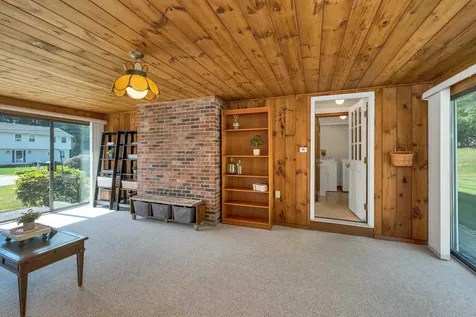 9 Catalina Lane Nashua NH 03064