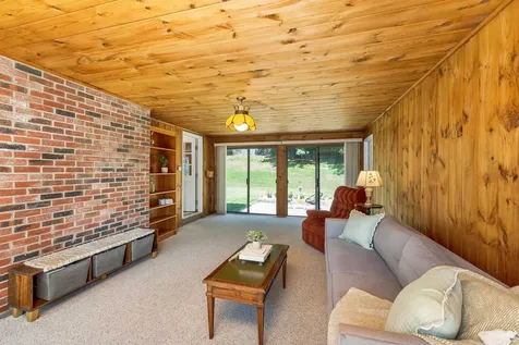 9 Catalina Lane Nashua NH 03064