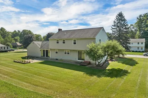 9 Catalina Lane Nashua NH 03064