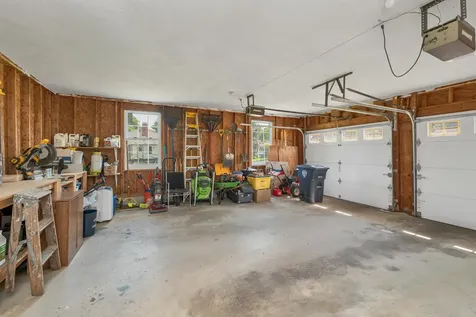 9 Catalina Lane Nashua NH 03064