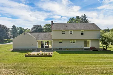 9 Catalina Lane Nashua NH 03064