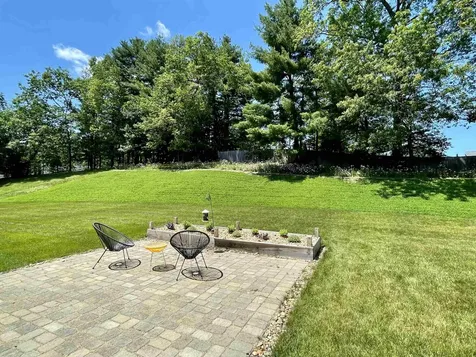 9 Catalina Lane Nashua NH 03064
