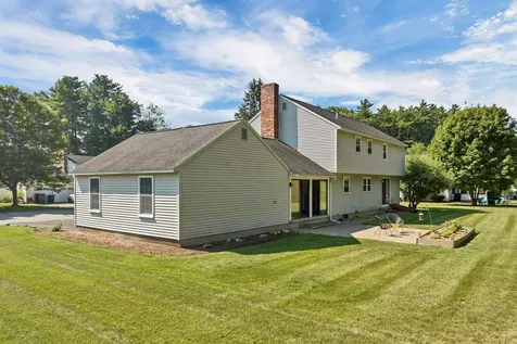 9 Catalina Lane Nashua NH 03064