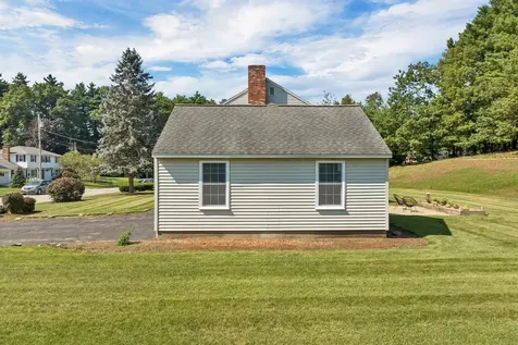 9 Catalina Lane Nashua NH 03064