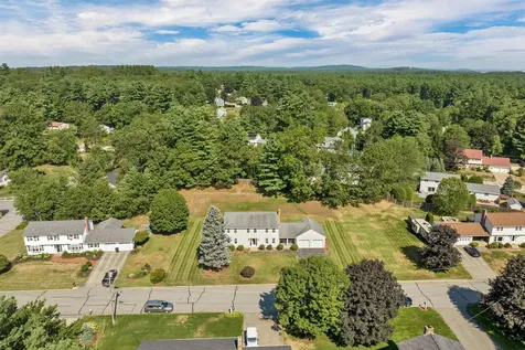 9 Catalina Lane Nashua NH 03064