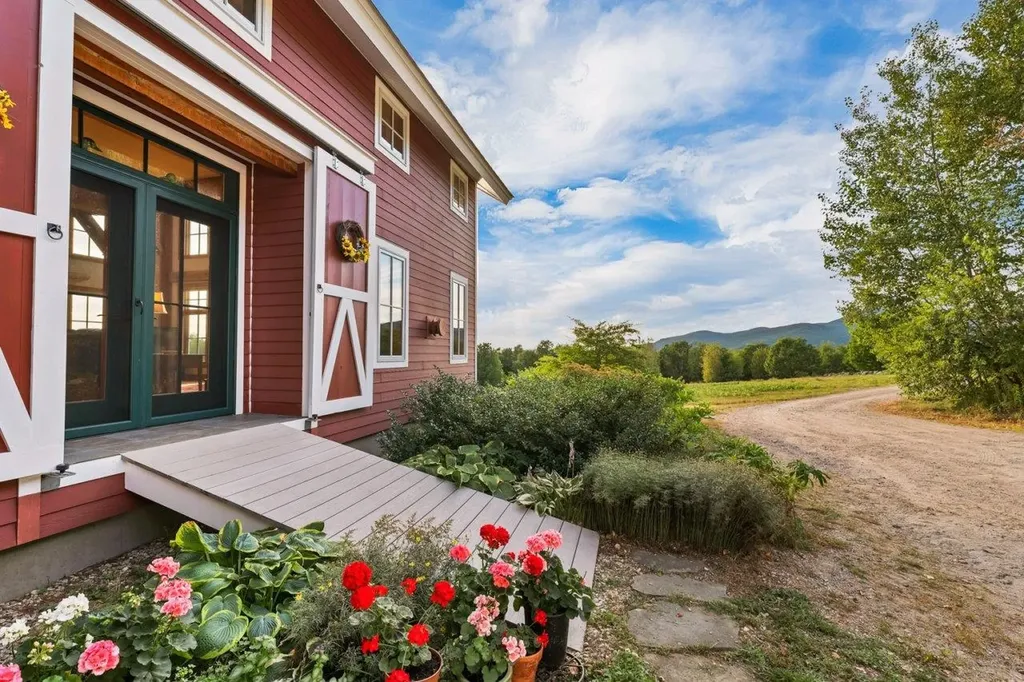 11 Winners Circle Farm Road Tuftonboro NH 03816