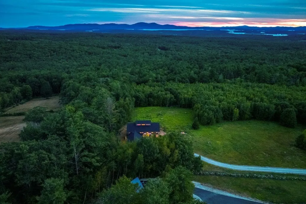 11 Winners Circle Farm Road Tuftonboro NH 03816