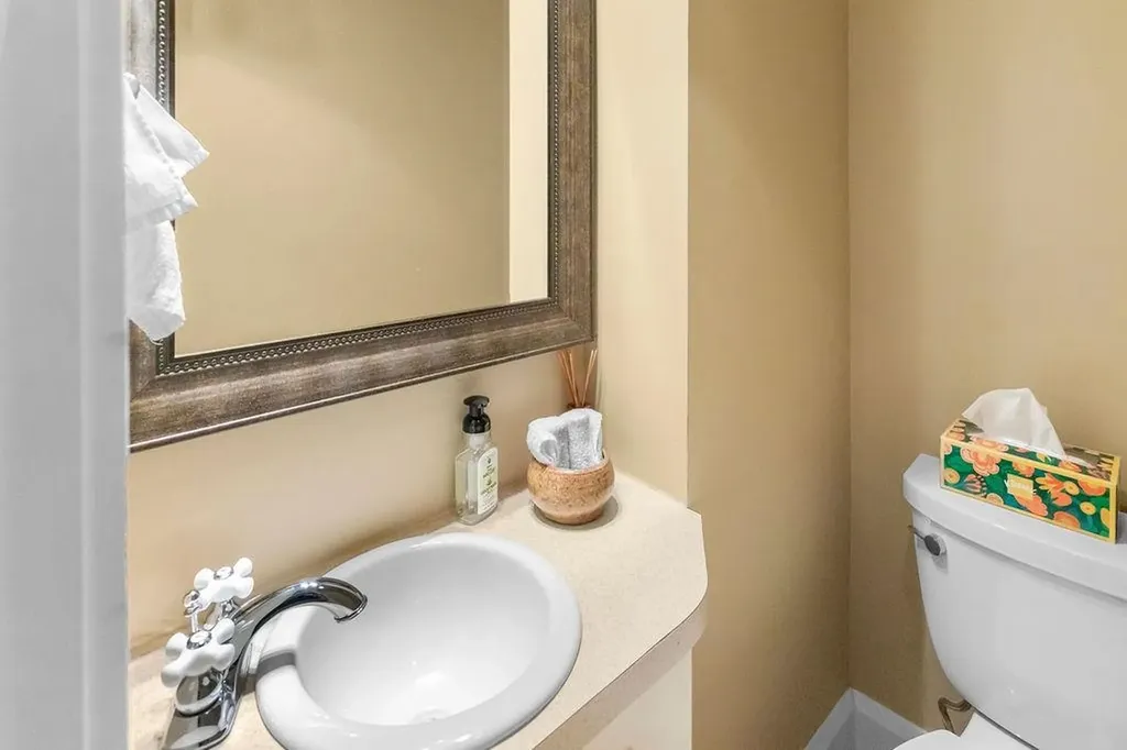 100 Hollis Street Manchester NH 03101