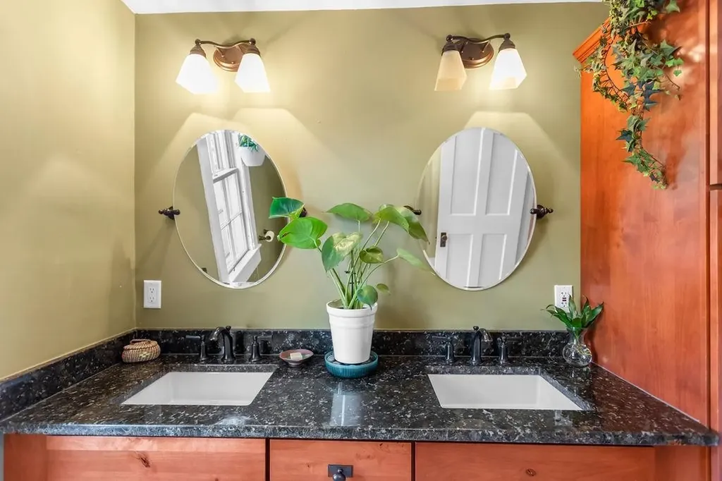 100 Hollis Street Manchester NH 03101