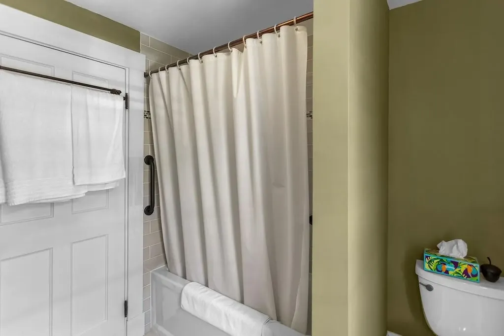 100 Hollis Street Manchester NH 03101