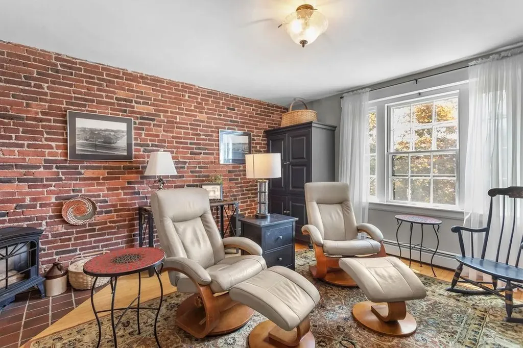 100 Hollis Street Manchester NH 03101