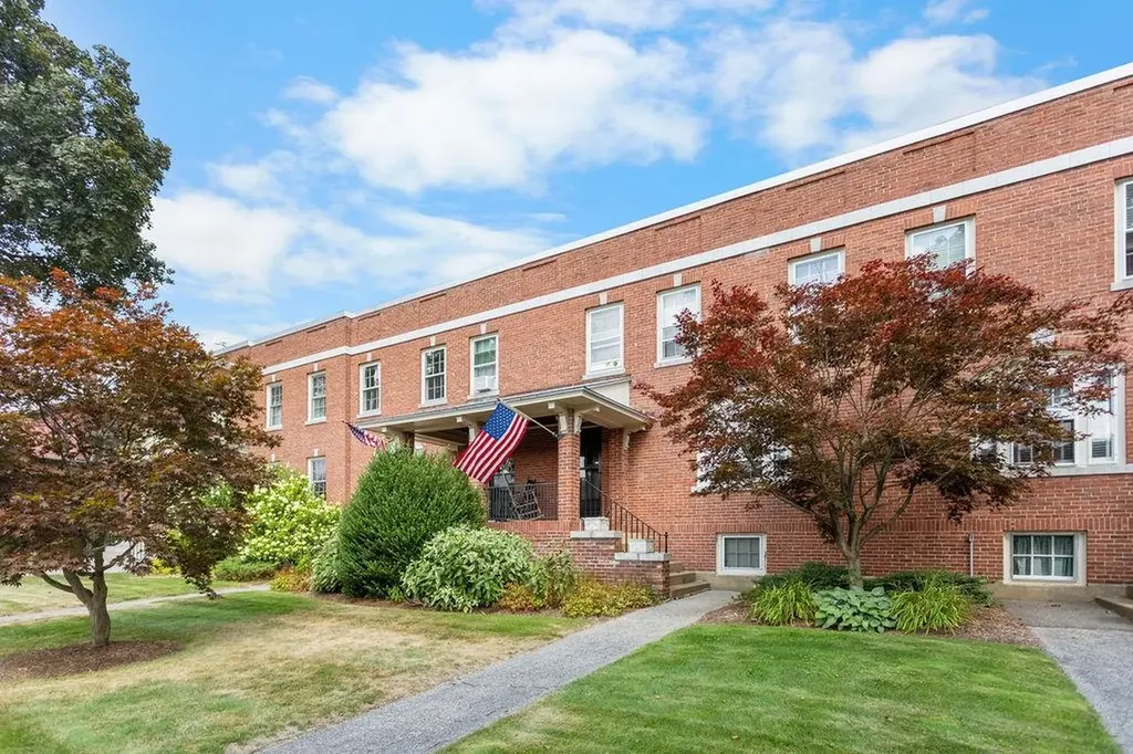 100 Hollis Street Manchester NH 03101