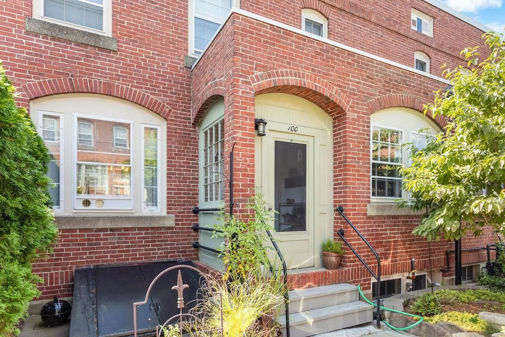 100 Hollis Street Manchester NH 03101