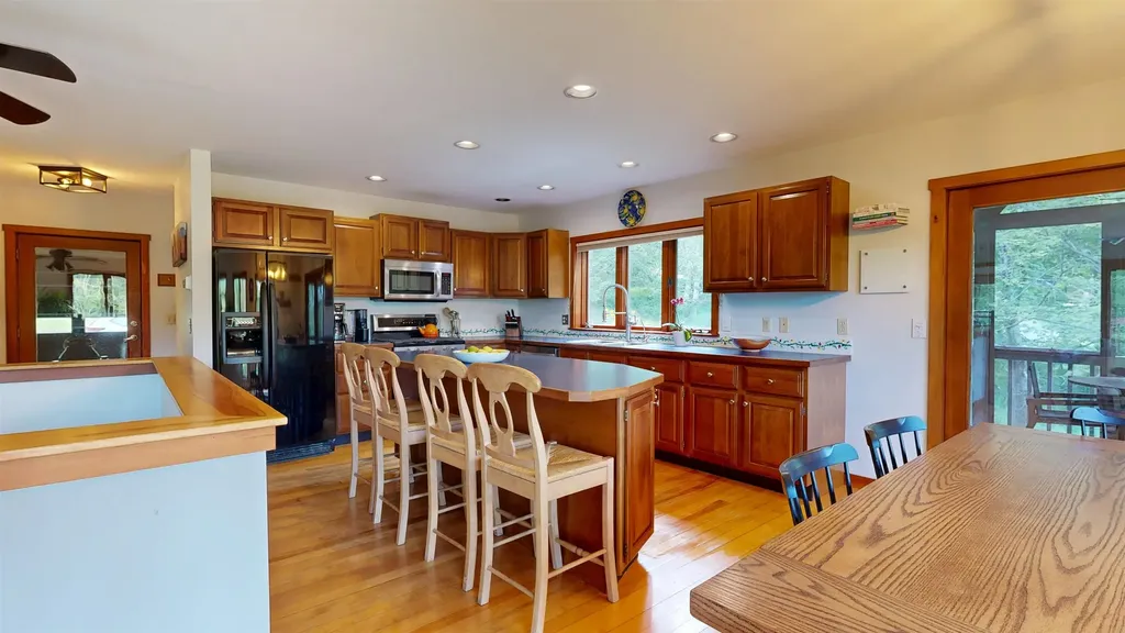 132 Stonefence Road Richmond VT 05477