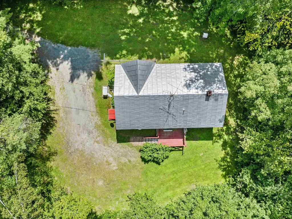 25 Bear Hoot Hollow Washington VT 05675