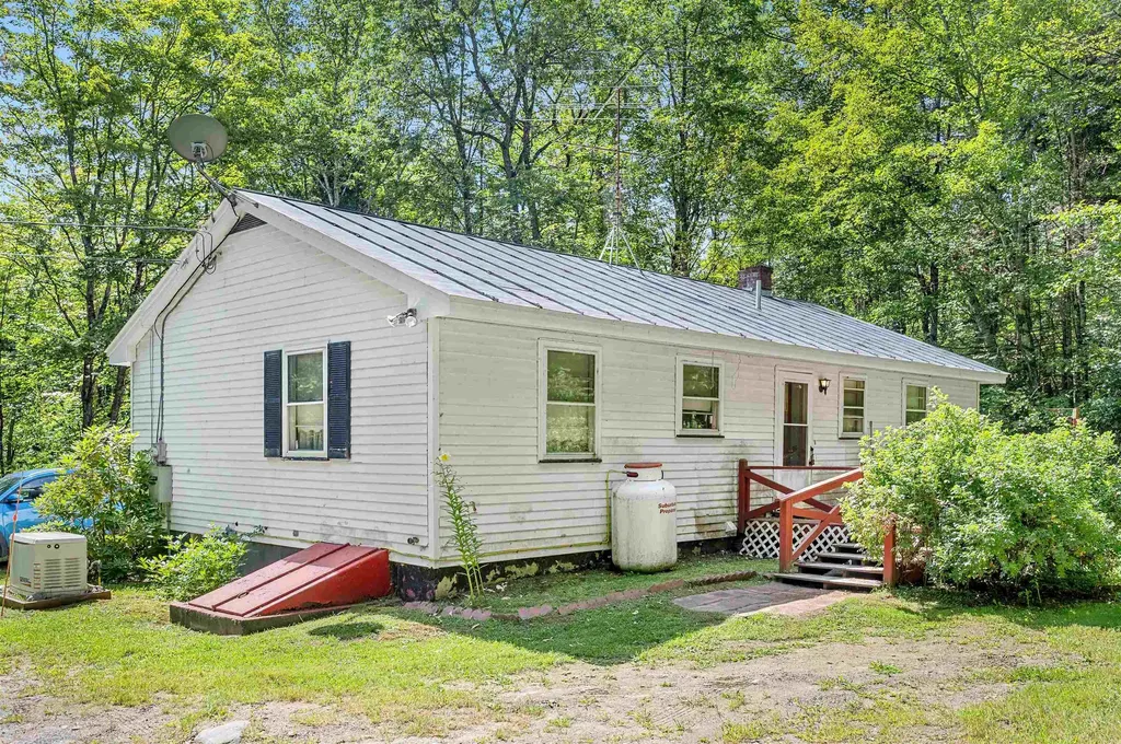 25 Bear Hoot Hollow Washington VT 05675