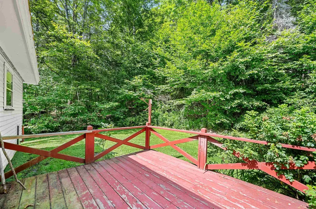 25 Bear Hoot Hollow Washington VT 05675