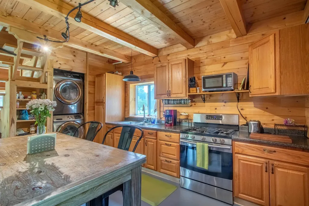 75 Stonewall Street Newport City VT 05855