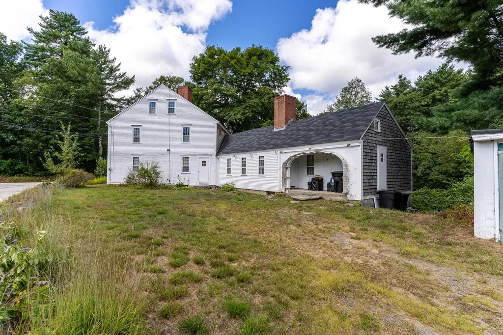 21 Currier Street South Hampton NH 03827
