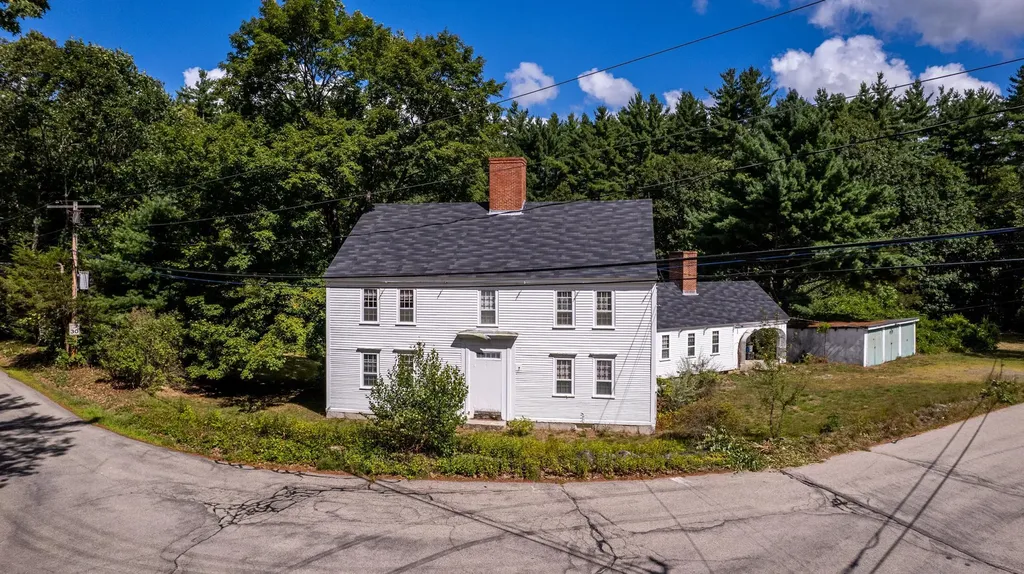 21 Currier Street South Hampton NH 03827