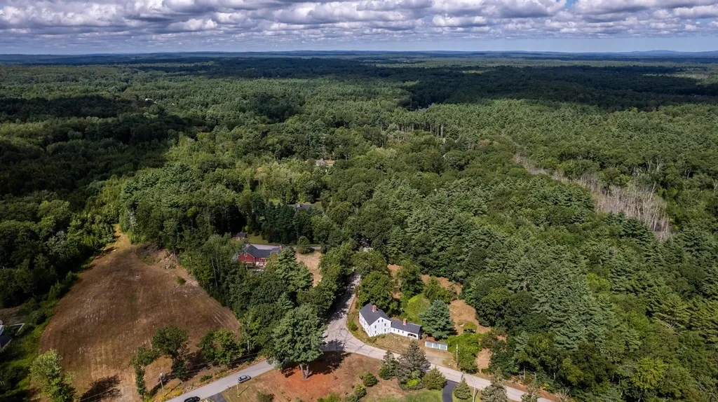 21 Currier Street South Hampton NH 03827