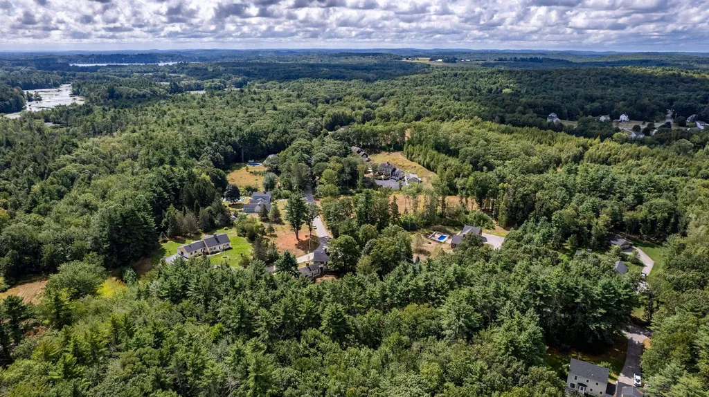 21 Currier Street South Hampton NH 03827