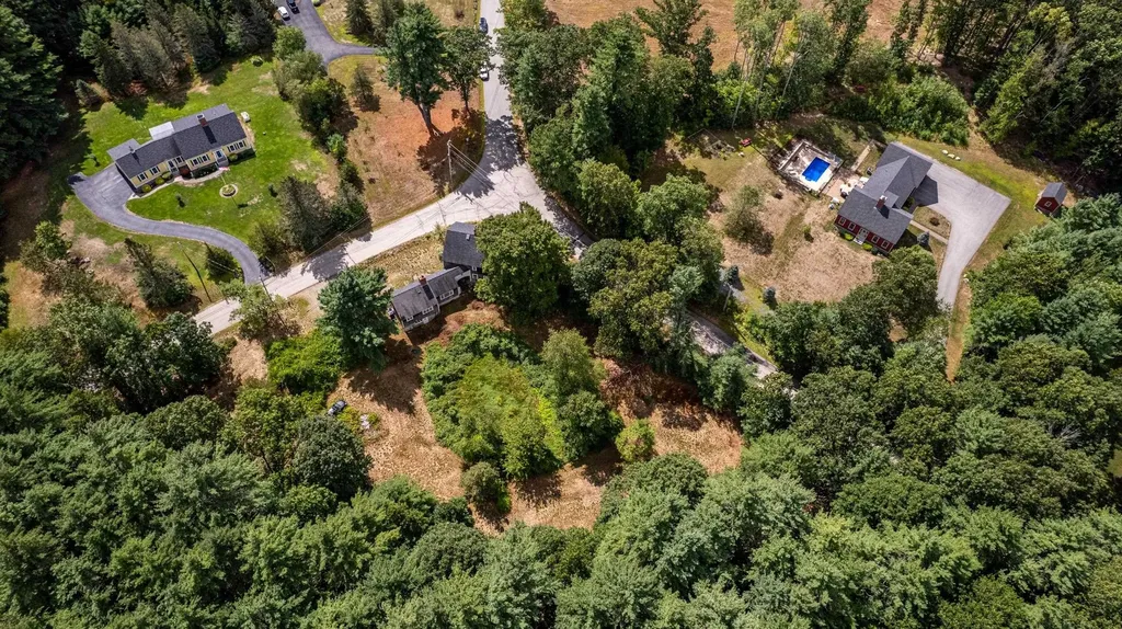 21 Currier Street South Hampton NH 03827