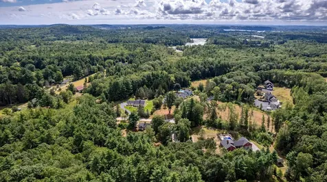 21 Currier Street South Hampton NH 03827