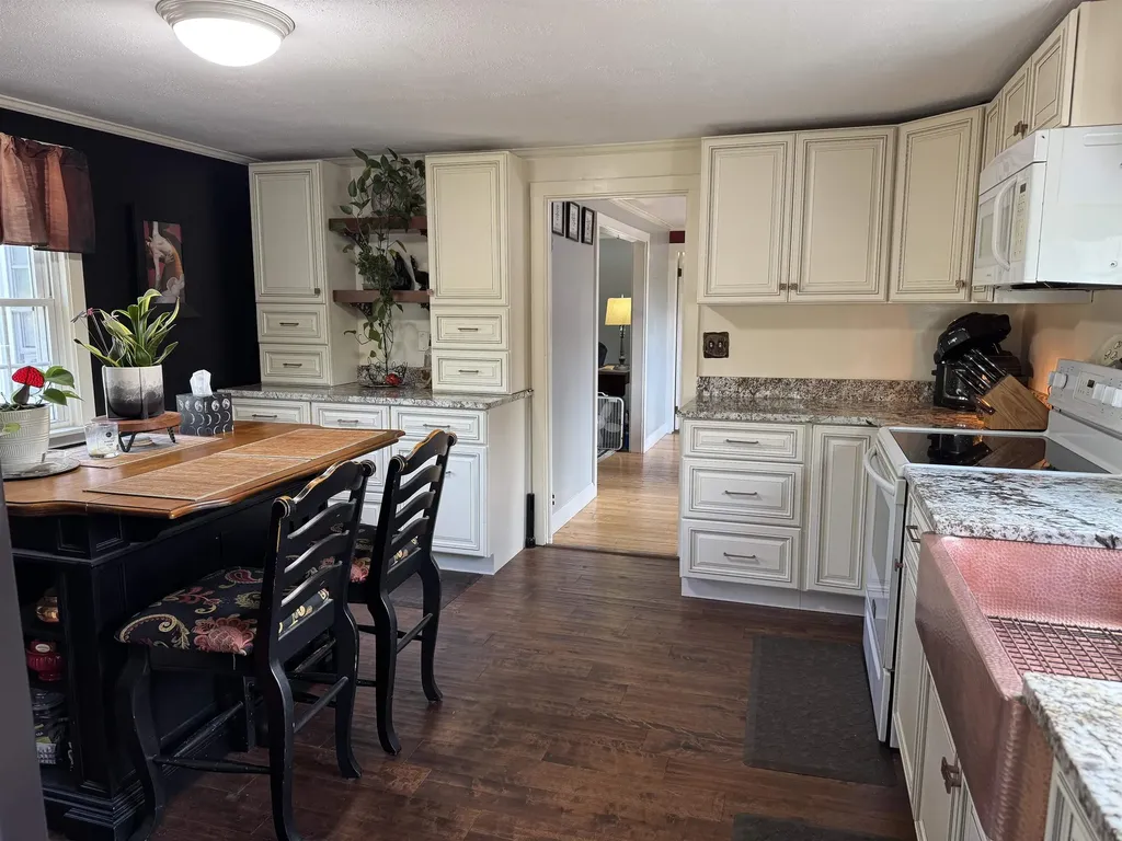 7 Garney Road Brookfield NH 03872